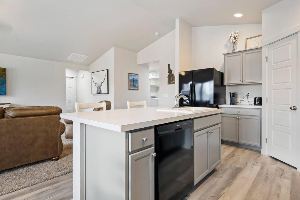 Beautiful Brand New Kuna Home! Bagian luar foto